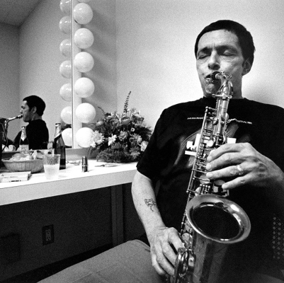 Veryl Oakland’s “Jazz in Available Light” — photos (and stories) of Art Pepper, Joe Williams, and Pat Martino