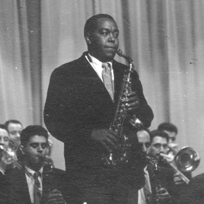 photo by Mel Levine/pinelife, CC BY 2.0, via Wikimedia Commons